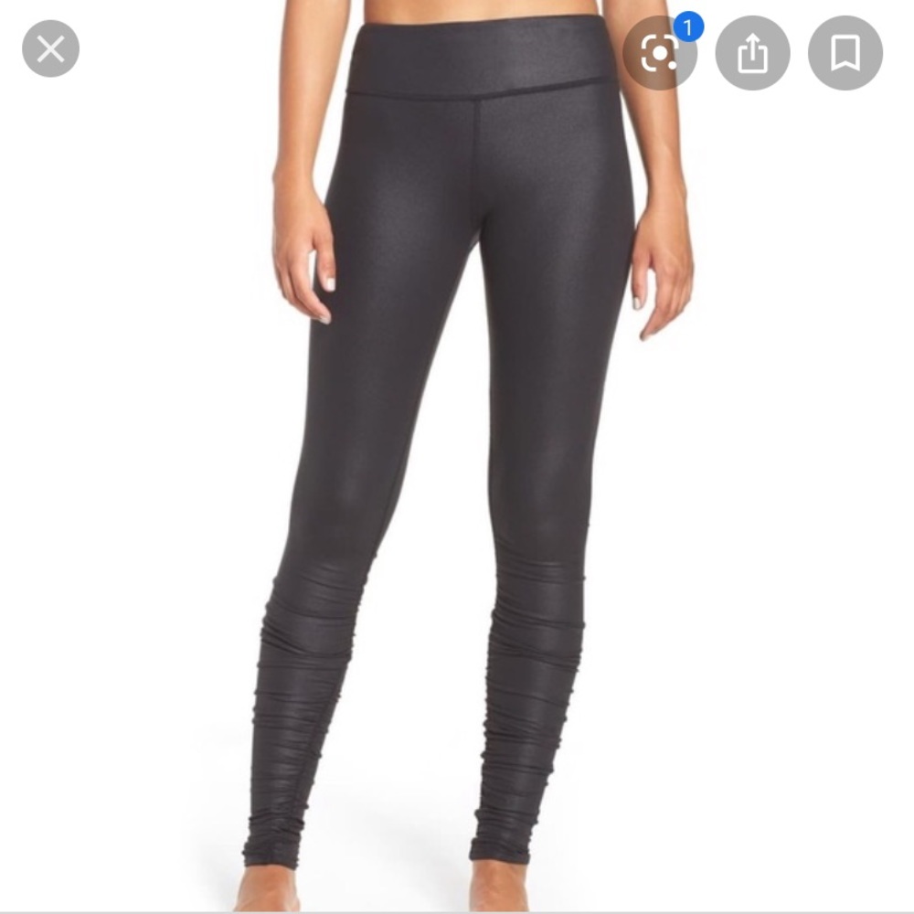 Never worn alo yoga leggings